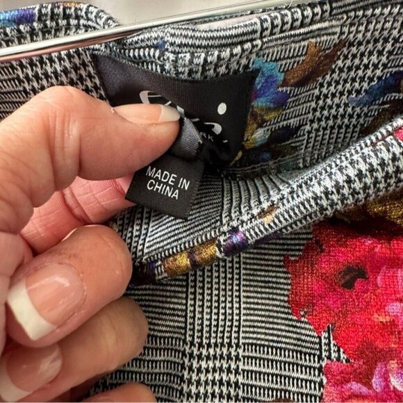 ECI Women's Floral Pencil Skirt - Gray and Red Steampunk - Picture 10 of 11